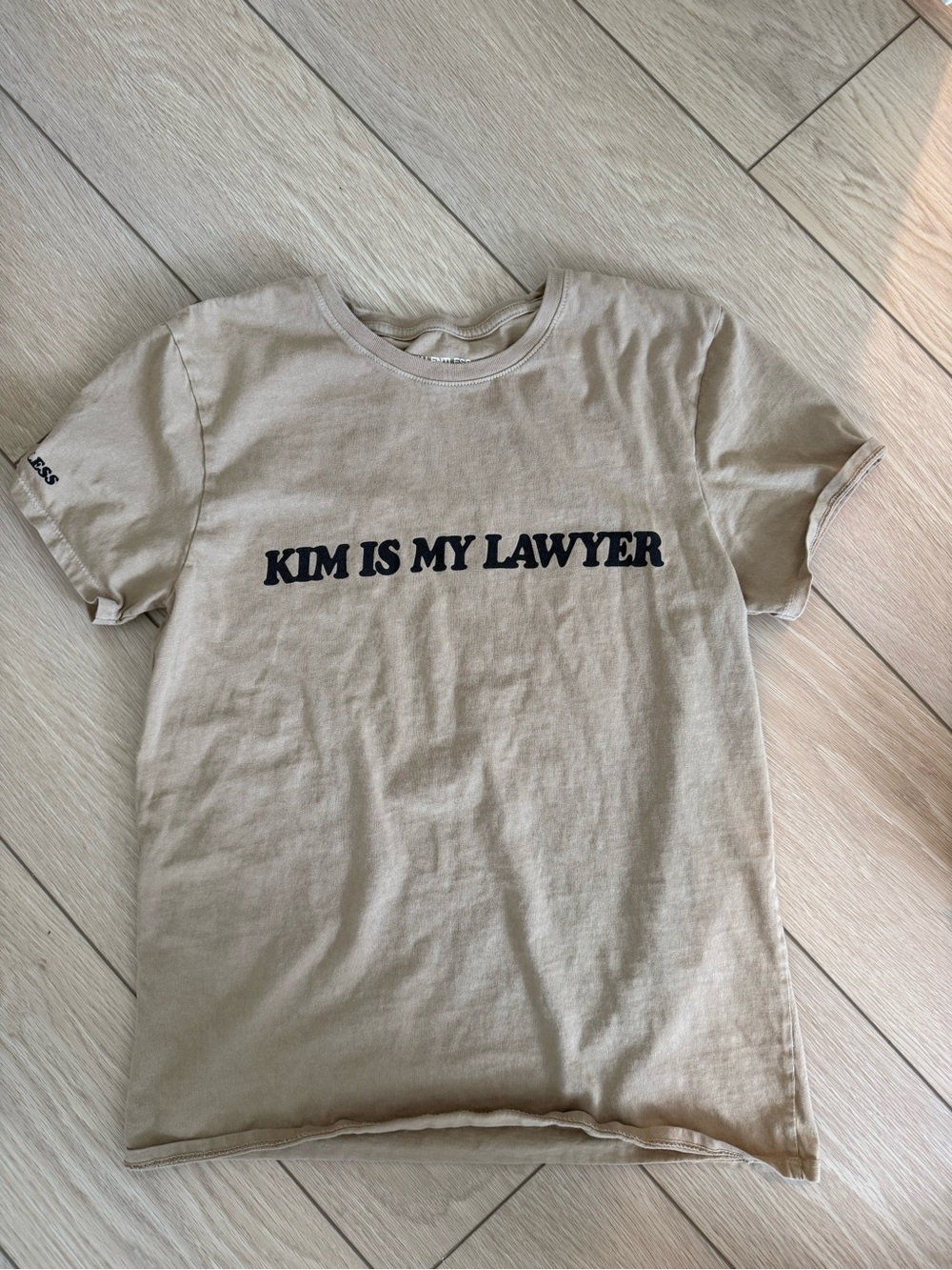 TALENTLESS 'KIM IS MY LAWYER' Short Sleeve Tee - Beige & Black